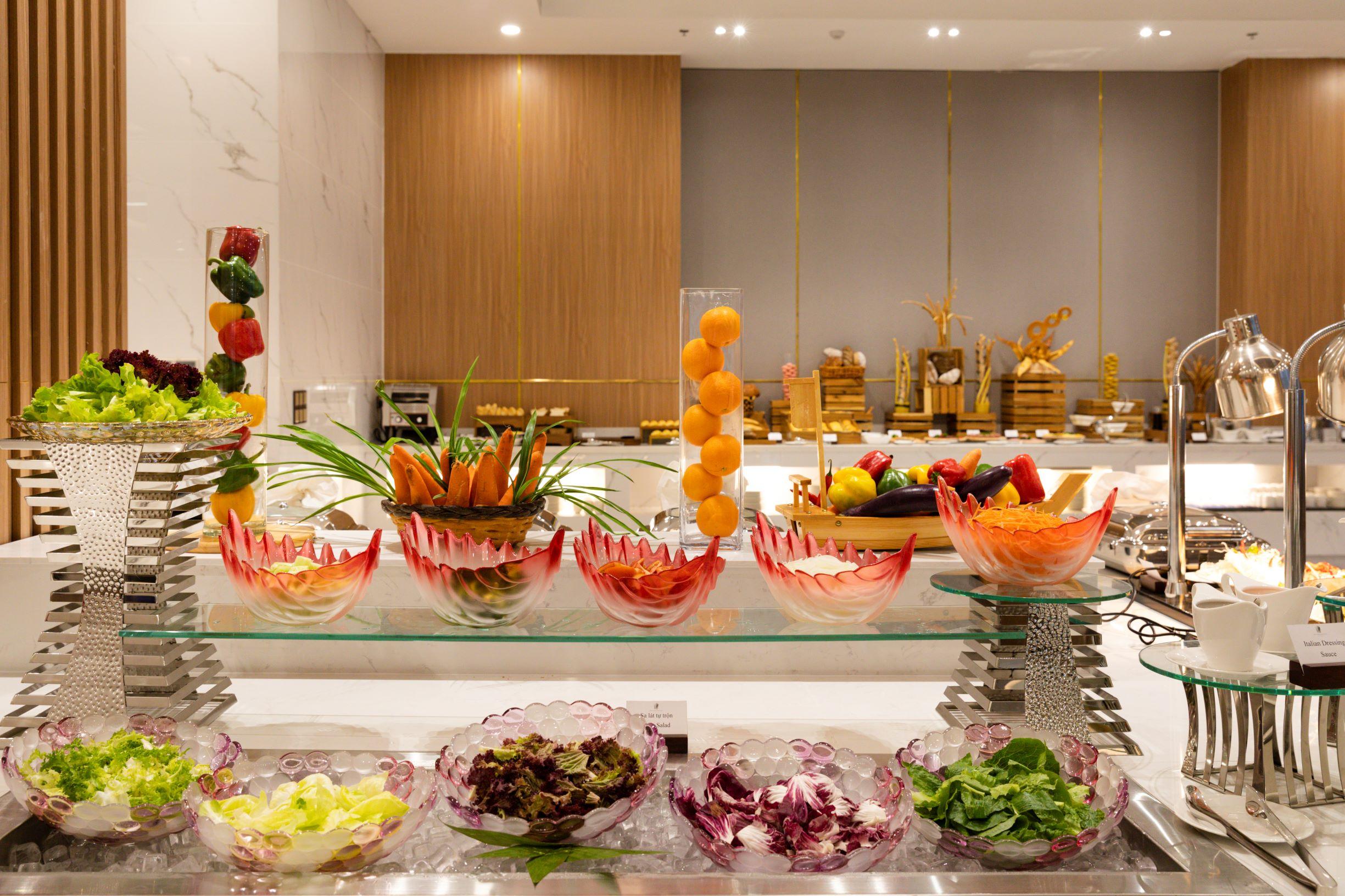 Virgo Hotel Nha Trang Buitenkant foto A salad bar