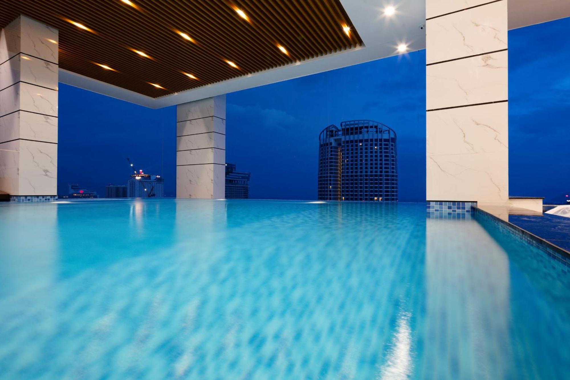 Virgo Hotel Nha Trang Buitenkant foto Swimming pool