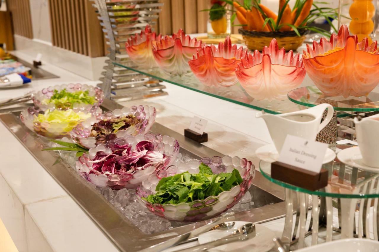 Virgo Hotel Nha Trang Buitenkant foto A salad bar